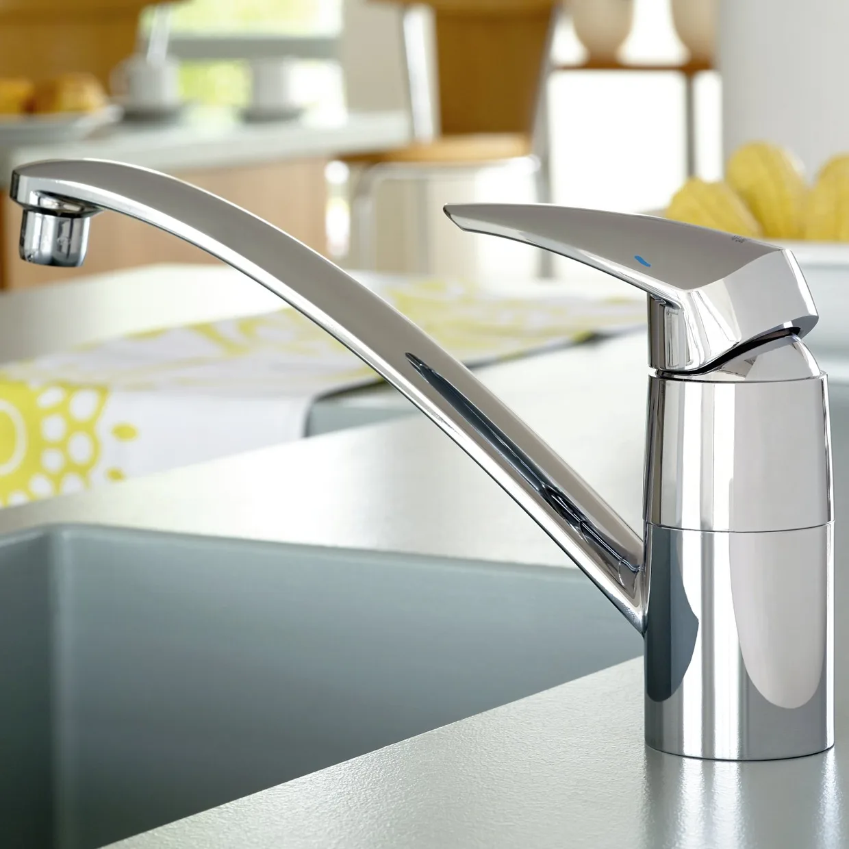 Смеситель для кухни GROHE Eurodisc с низким поворотным изливом, хром (33770001) — фото 2