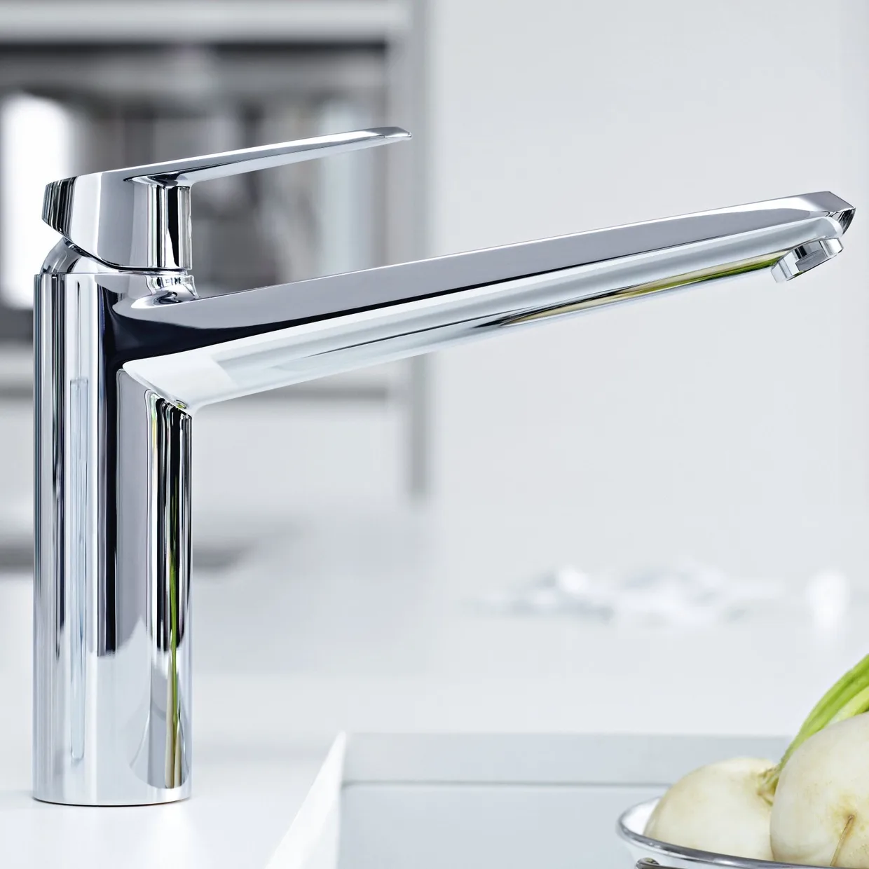 Змішувач для кухні GROHE Eurodisc Cosmopolitan з виливом середньої висоти, хром (33770002) — фото 3