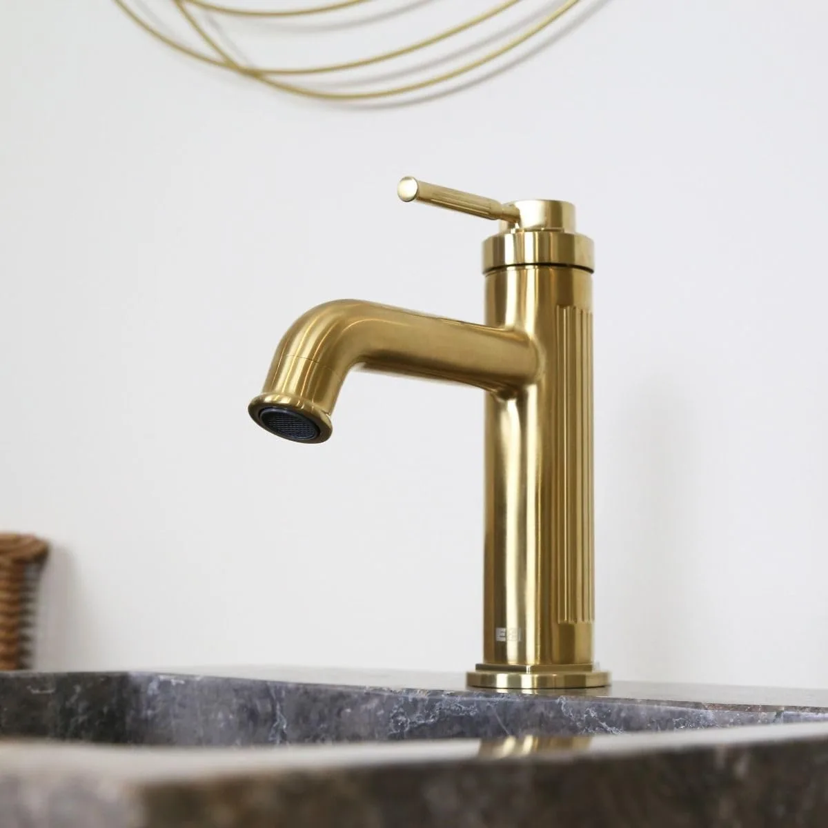 Смеситель для раковины низкий Essebagno Art Deco с донным клапаном click-clack, брашированное золото (9028370) — фото 7