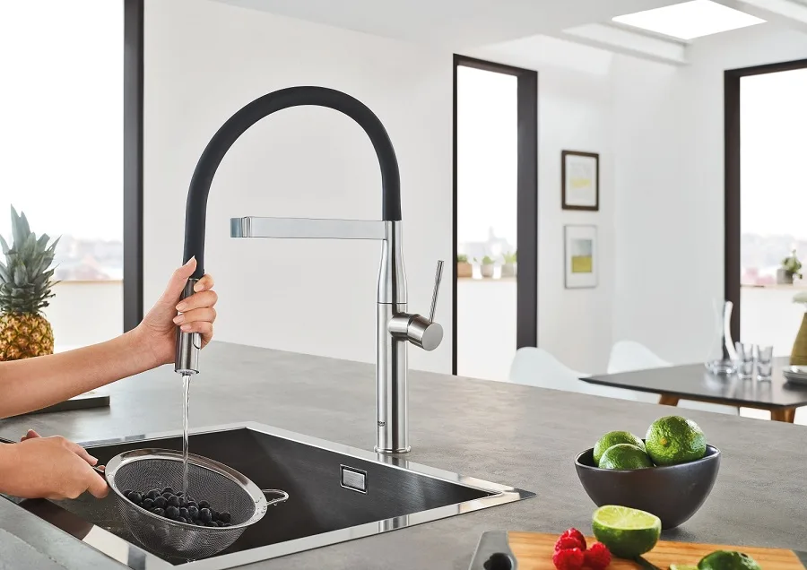 Смеситель для кухни GROHE Essence с пружинным изливом и выдвижной лейкой, Supersteel (30294DC0) — фото 4