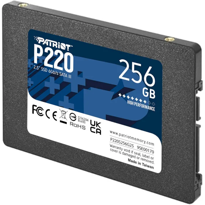 Накопичувач SSD Patriot P220 2.5 SATA 256GB під кутом із роз’ємами живлення та SATA